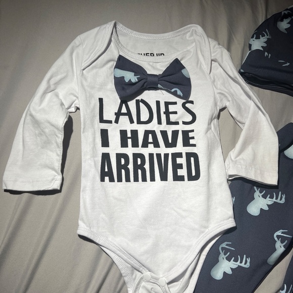Deer Three Piece Set | Ladies Man | 3-6 Month | NWOT| Bow tie | Newborn Gift - Picture 2 of 5